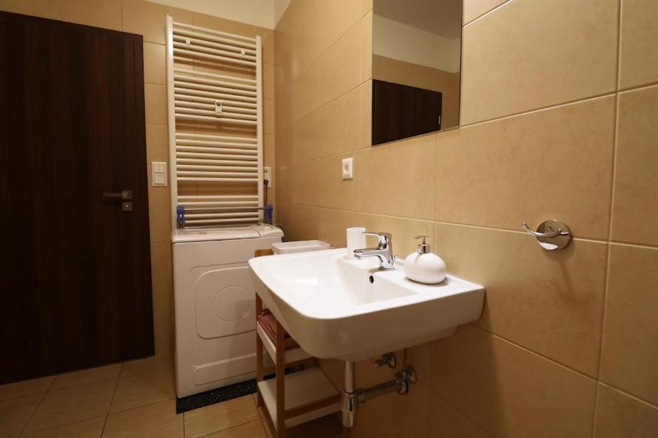 Cosy Studio, 15Min To Old Centre, Self-Check In, Free Wifi, Welcome Drink! 布拉格 外观 照片